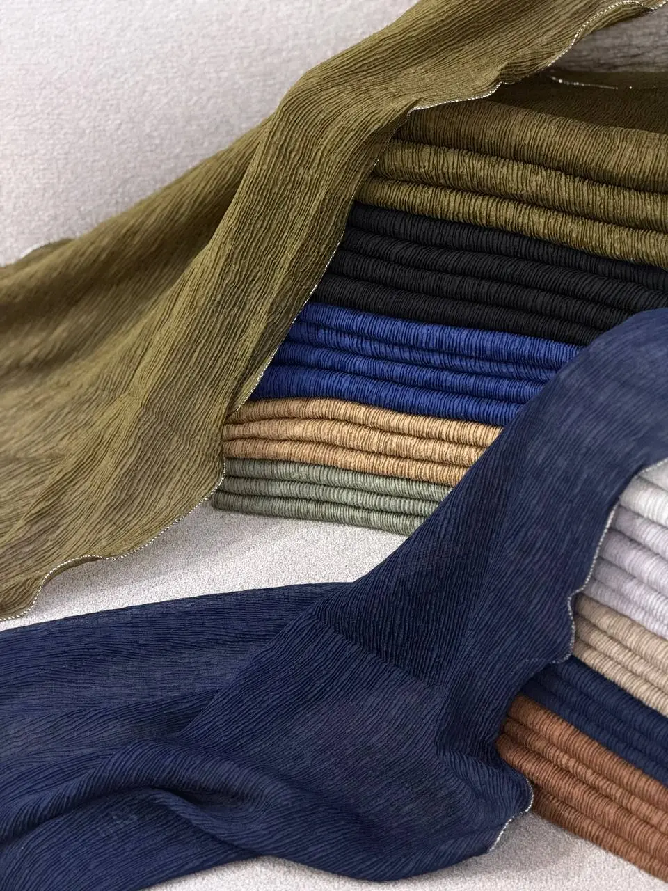 شال حاشیه دار پرنیا